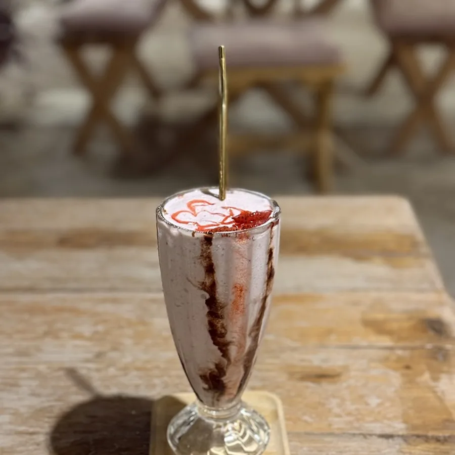 شیک توت‌فرنگی